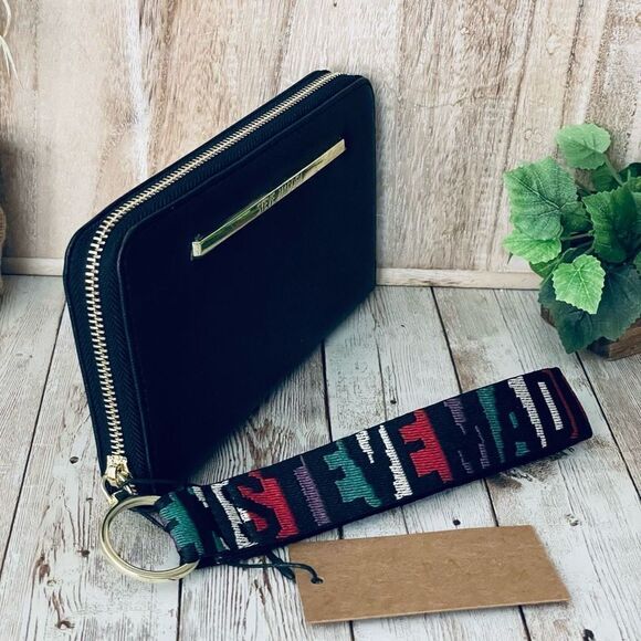 NWT Steve Madden BZIPWEB Black/Gold Zip All Around Wallet Colors Guitar Wristlet - Picture 4 of 12